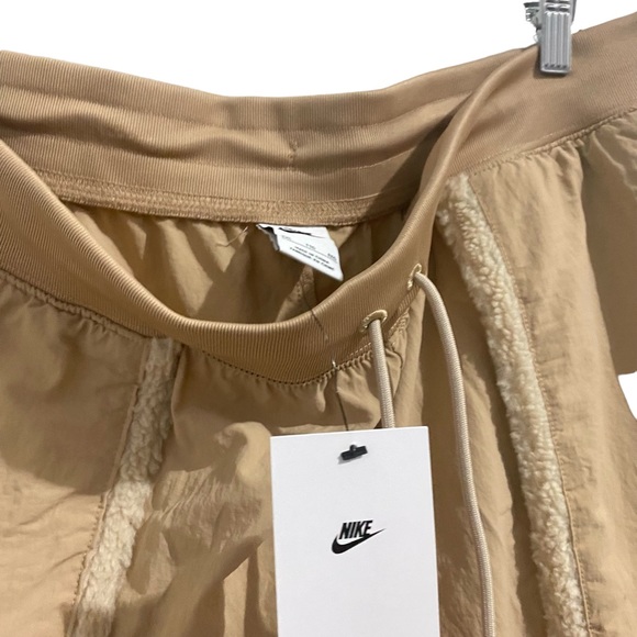 NWT Nike Sportswear Essential Faux Fur Trim Woven Beige Sand Pants Womens XXL - Picture 4 of 8